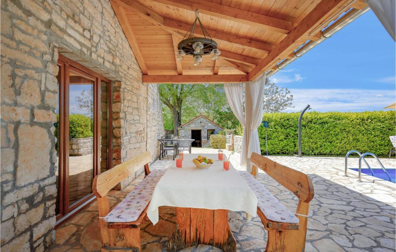 Cozy Home In Pamici With Kitchen Exterior photo