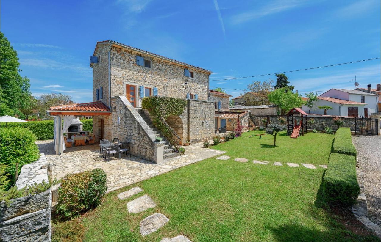 Cozy Home In Pamici With Kitchen Exterior photo