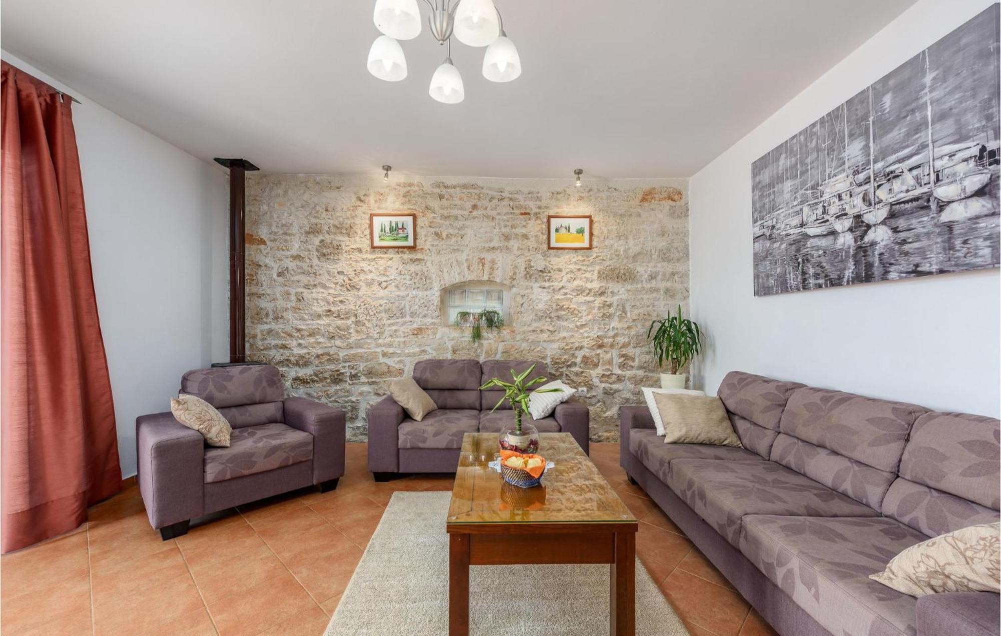 Cozy Home In Pamici With Kitchen Exterior photo
